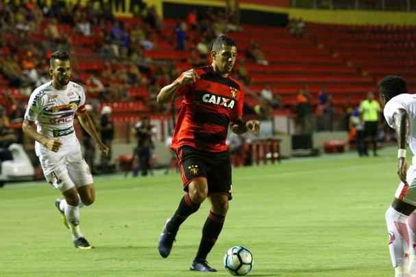 Em Ilha do Retiro com pblico mnimo, rubro-negros garantiram a classificao com gols de Leandro Pereira (2) e Rogrio. Prximo adversrio ser o Boa Vista-RJ.
