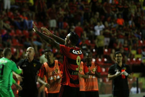Em Ilha do Retiro com pblico mnimo, rubro-negros garantiram a classificao com gols de Leandro Pereira (2) e Rogrio. Prximo adversrio ser o Boa Vista-RJ.