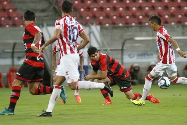 Com novo treinador, Nutico voltou a apresentar problemas ofensivos e est longe do ideal 