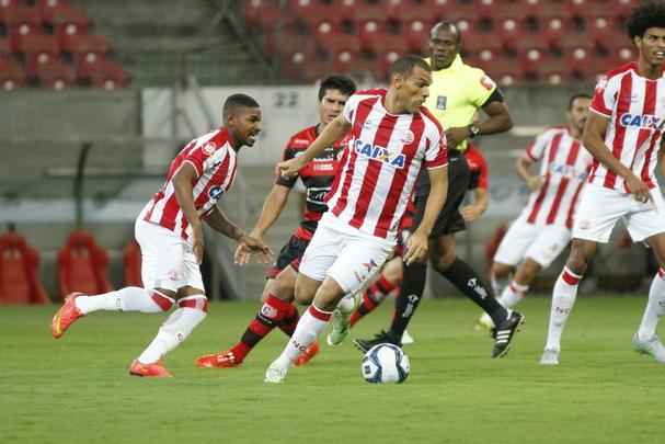 Com novo treinador, Nutico voltou a apresentar problemas ofensivos e est longe do ideal 