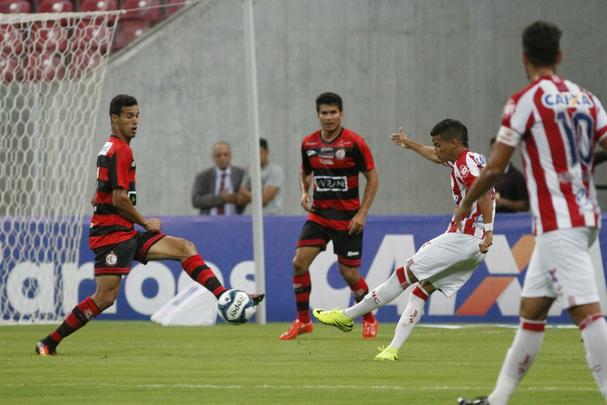 Com novo treinador, Nutico voltou a apresentar problemas ofensivos e est longe do ideal 