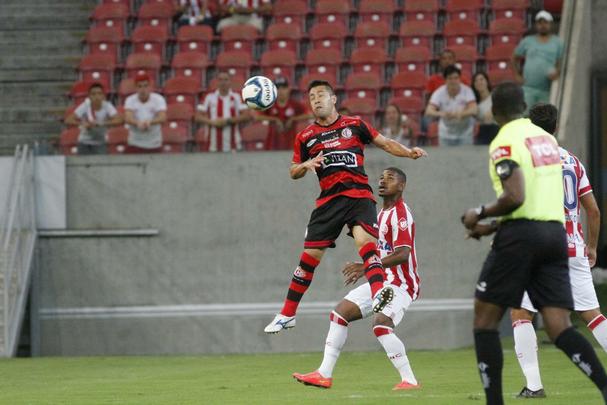 Com novo treinador, Nutico voltou a apresentar problemas ofensivos e est longe do ideal 