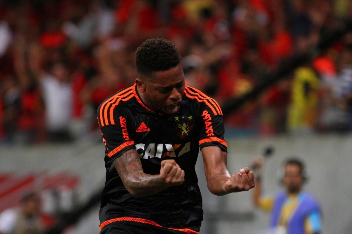 Na Arena de Pernambuco, diante do Palmeiras, pela 13 rodada, o cenrio no foi diferente. O Rubro-negro perdia por 2 a 1 at que, aos 90 minutos de jogo, o gol salvador. Com o tento de Andr, o Sport manteve a invencibilidade dentro de casa por mais uma rodada. Na ocasio, inclusive, os dois gols do time paulista foram marcados por Leandro Pereira, atualmente integrando o elenco rubro-negro.