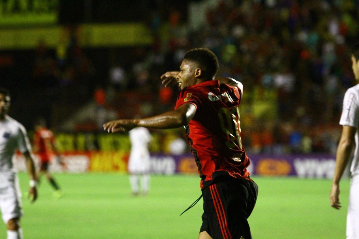 Pela 23 rodada, na Ilha do Retiro, um empate por 1 a 1 diante do Santos. Na ocasio, o time paulista foi responsvel por abrir o placar no Recife. No demorou muito at Andr balanar as redes adversrias novamente. Seis minutos depois o Sport garantiria o empate em casa.