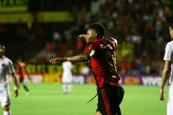 Pela 23ª rodada, na Ilha do Retiro, um empate por 1 a 1 diante do Santos. Na ocasião, o time paulista foi responsável por abrir o placar no Recife. Não demorou muito até André balançar as redes adversárias novamente. Seis minutos depois o Sport garantiria o empate em casa.