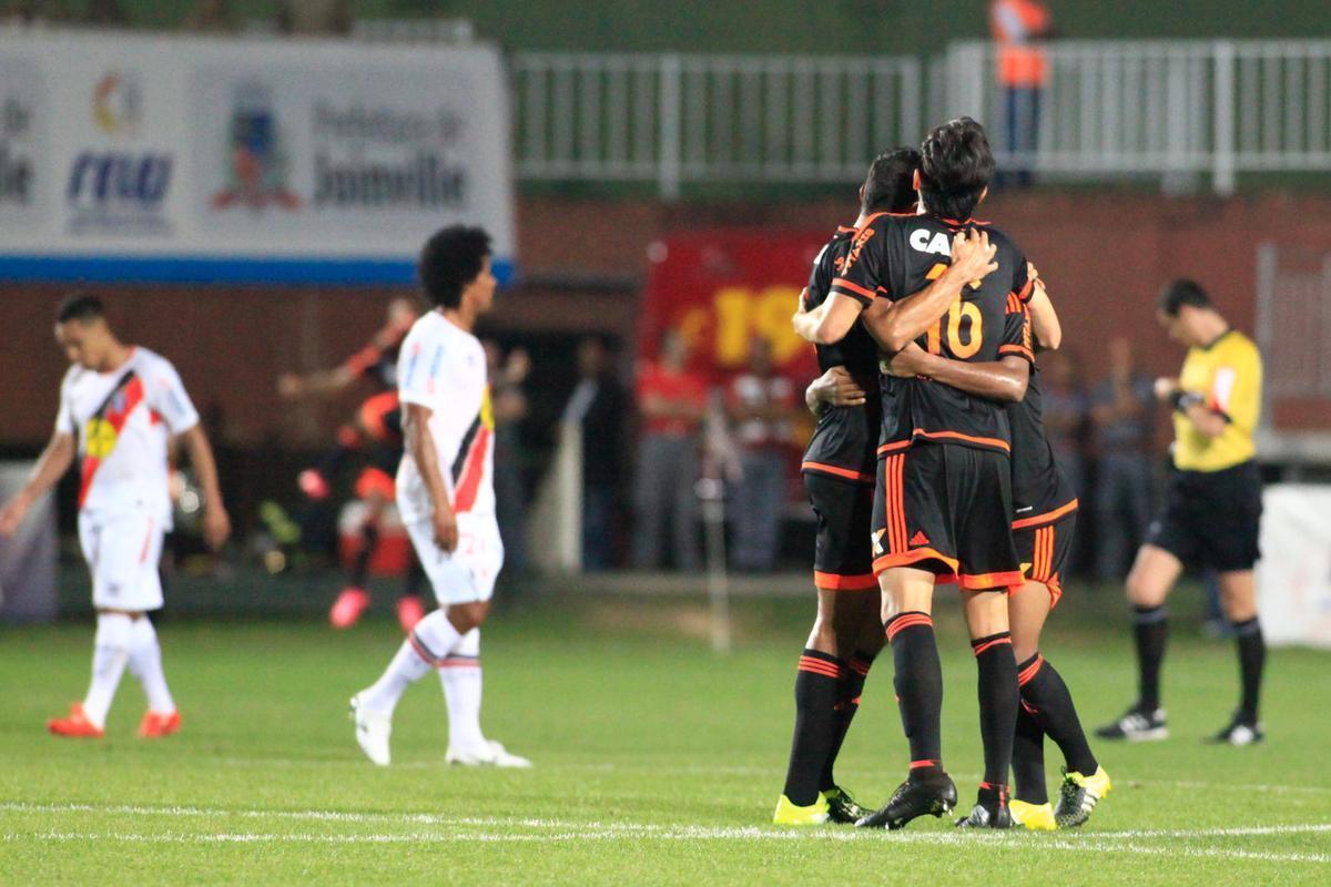 Mais uma vez, decisivo. Pela 26 rodada do Brasileiro, o Sport enfrentava o Joinville em Santa Catarina. Naquela noite, o time apresentava os mesmos erros que fizeram a equipe engrenar a sequncia de dez jogos sem vitria na Srie A. Perdia por 1 a 0 at os 90 minutos de jogo. No apagar das luzes, com um passe de Marlone, Andr mandava para o fundo das redes e deixava tudo igual na Arena Joinville. 