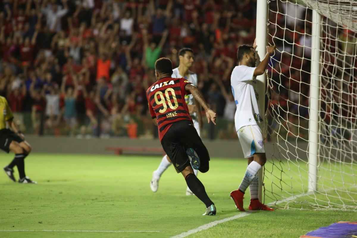 Pela 30 rodada do Brasileiro, nas mos de Falco, a busca por uma recuperao no campeonato. Diante do Ava numa noite de quarta-feira, na Ilha do Retiro, vitria por 3 a 0 para o Leo. O time que saiu vaiado no intervalo, voltou com outra postura. Rgis abriu o placar, mas foi dos ps de Andr que saram os outros dois. Aps passe de letra de Marlone, Andr ficou numa boa para ampliar. Aos 39, o atacante decretava o resultado final.