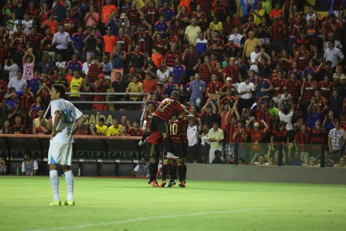Pela 30 rodada do Brasileiro, nas mos de Falco, a busca por uma recuperao no campeonato. Diante do Ava numa noite de quarta-feira, na Ilha do Retiro, vitria por 3 a 0 para o Leo. O time que saiu vaiado no intervalo, voltou com outra postura. Rgis abriu o placar, mas foi dos ps de Andr que saram os outros dois. Aps passe de letra de Marlone, Andr ficou numa boa para ampliar. Aos 39, o atacante decretava o resultado final.