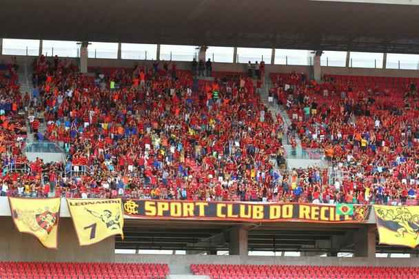 Torcidas de Náutico e Sport vão em pequeno número para duelo na Arena de Pernambuco