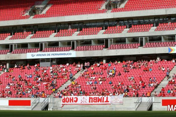 Torcidas de Náutico e Sport vão em pequeno número para duelo na Arena de Pernambuco