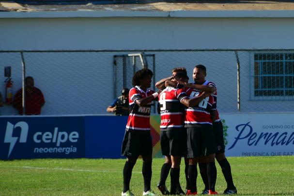 Vitria de 1 a 0 do Santa Cruz sobre o Salgueiro quebra invencibilidade do time sertanejo