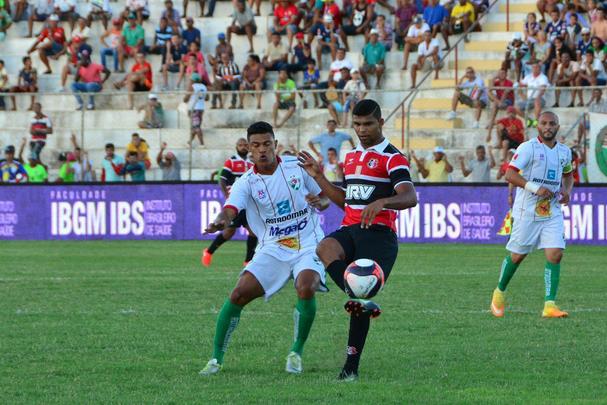 Vitória de 1 a 0 do Santa Cruz sobre o Salgueiro quebra invencibilidade do time sertanejo