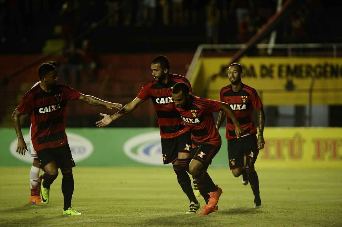 Com a vitria sobre a Juazeirense por 5 a 0 na Ilha do Retiro, o Sport garantiu a classificao antecipada para as quartas de final da Copa do Nordeste