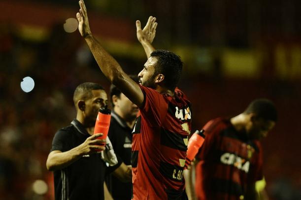 Com a vitria sobre a Juazeirense por 5 a 0 na Ilha do Retiro, o Sport garantiu a classificao antecipada para as quartas de final da Copa do Nordeste