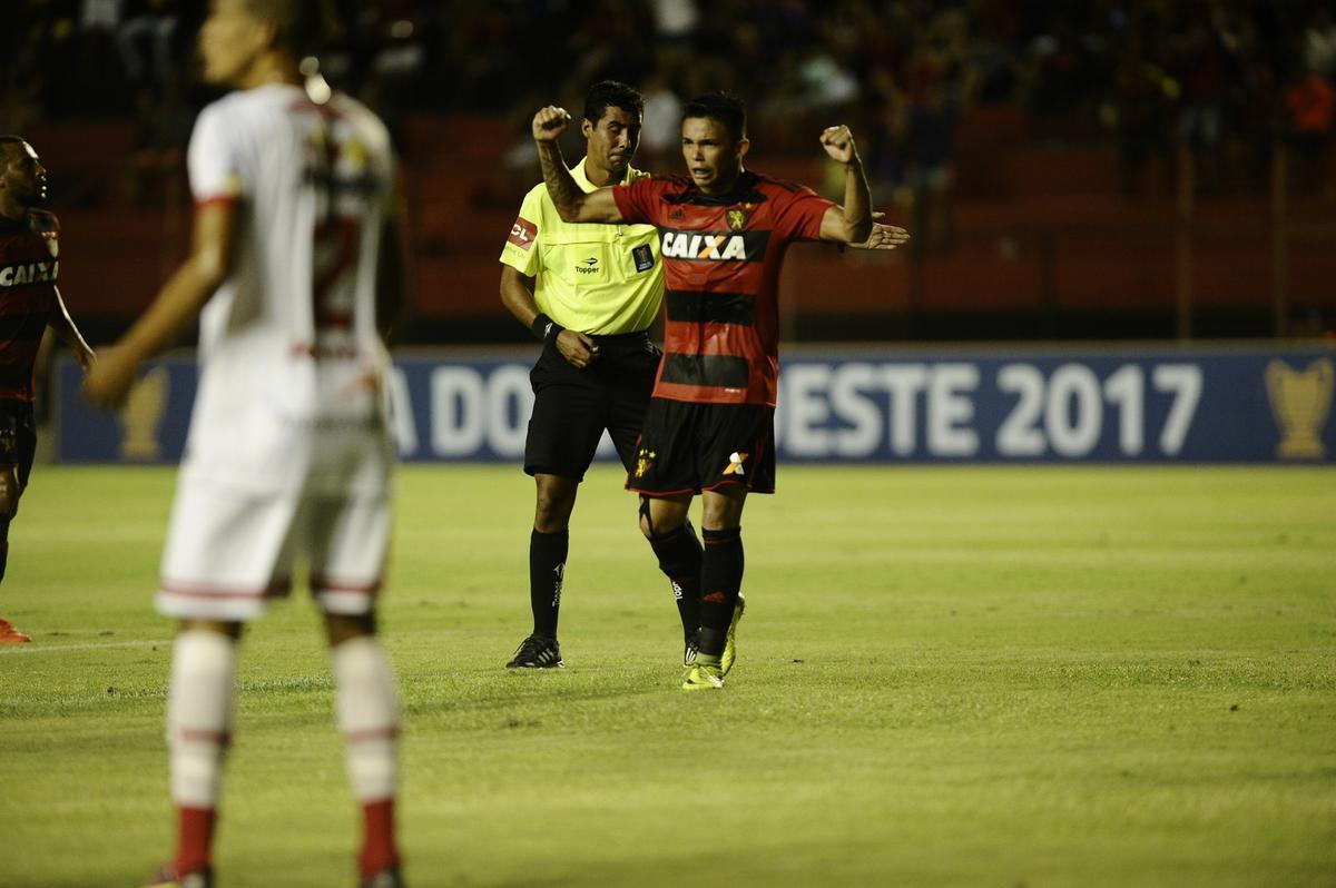 Com a vitria sobre a Juazeirense por 5 a 0 na Ilha do Retiro, o Sport garantiu a classificao antecipada para as quartas de final da Copa do Nordeste