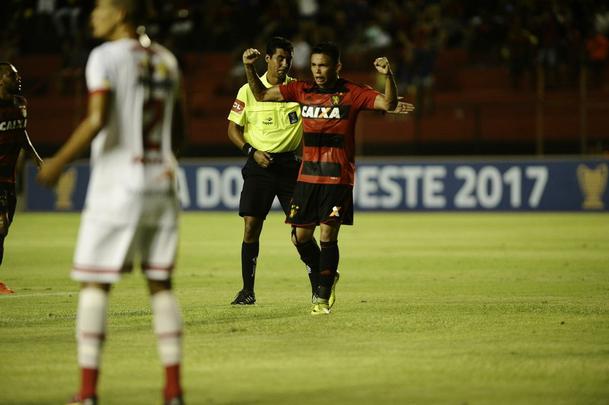 Com a vitria sobre a Juazeirense por 5 a 0 na Ilha do Retiro, o Sport garantiu a classificao antecipada para as quartas de final da Copa do Nordeste