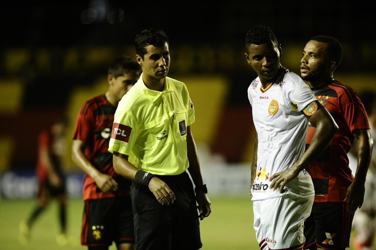 Com a vitria sobre a Juazeirense por 5 a 0 na Ilha do Retiro, o Sport garantiu a classificao antecipada para as quartas de final da Copa do Nordeste