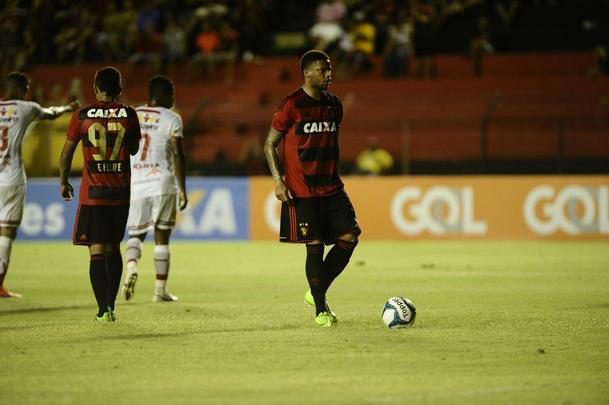 Com a vitria sobre a Juazeirense por 5 a 0 na Ilha do Retiro, o Sport garantiu a classificao antecipada para as quartas de final da Copa do Nordeste