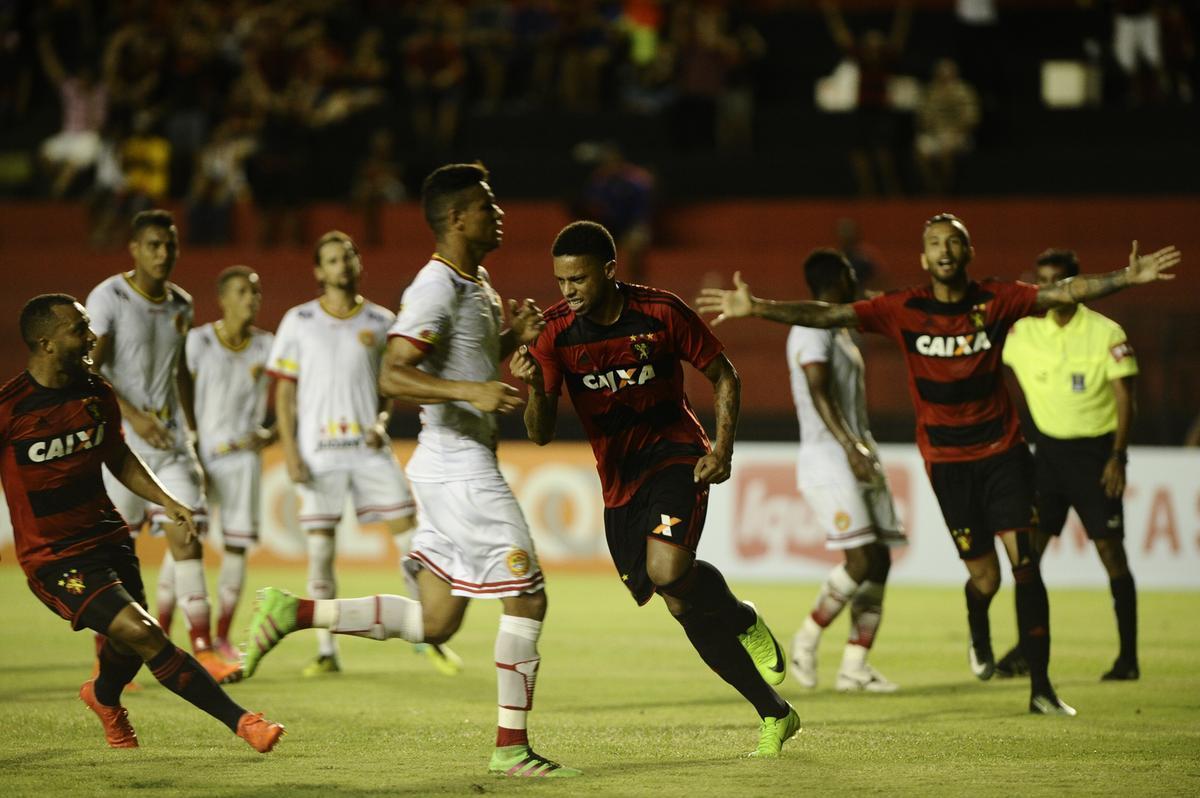 Com a vitria sobre a Juazeirense por 5 a 0 na Ilha do Retiro, o Sport garantiu a classificao antecipada para as quartas de final da Copa do Nordeste