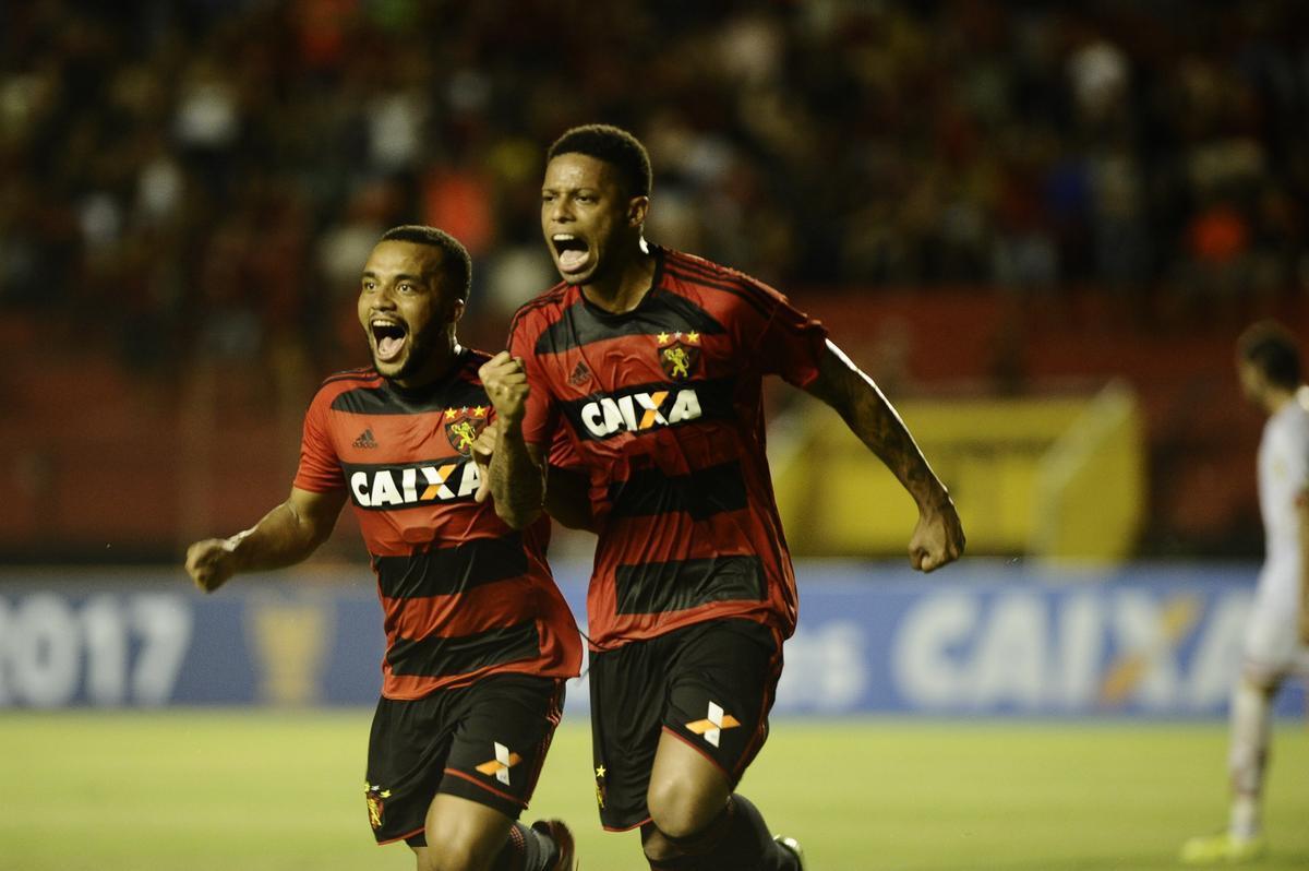 Com a vitria sobre a Juazeirense por 5 a 0 na Ilha do Retiro, o Sport garantiu a classificao antecipada para as quartas de final da Copa do Nordeste