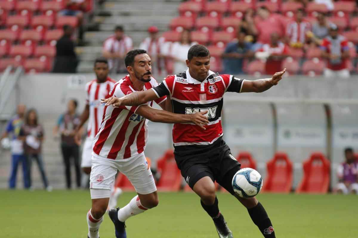 Nutico e Santa Cruz fizeram uma partida de bastante movimentao, em mais um Clssico das Emoes vlido pela Copa do Nordeste 2017