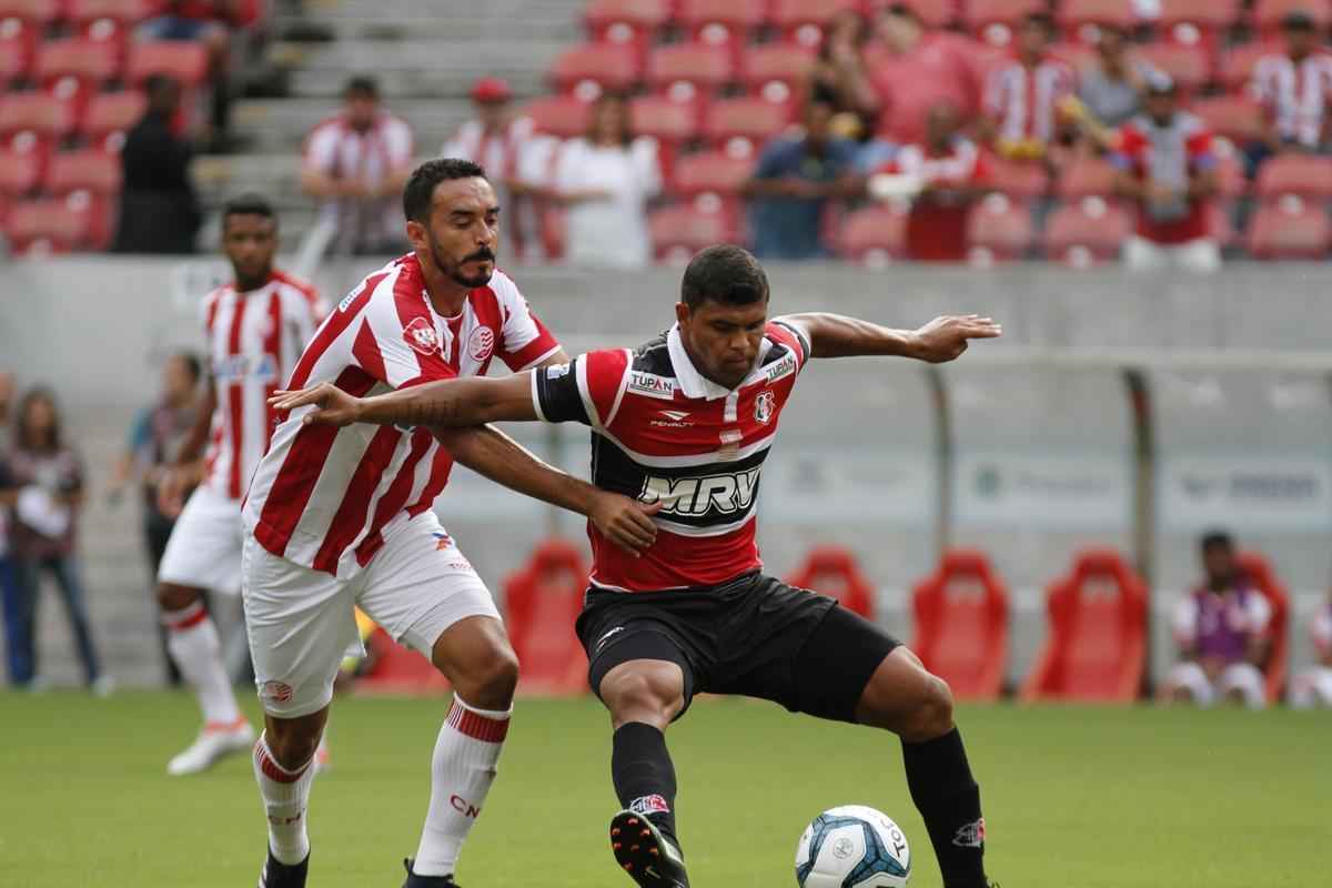 Nutico e Santa Cruz fizeram uma partida de bastante movimentao, em mais um Clssico das Emoes vlido pela Copa do Nordeste 2017