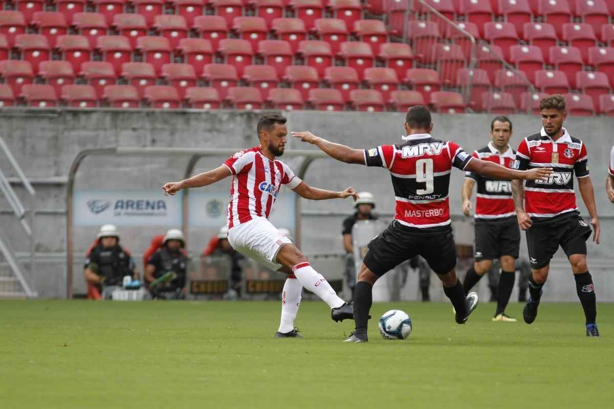 Nutico e Santa Cruz fizeram uma partida de bastante movimentao, em mais um Clssico das Emoes vlido pela Copa do Nordeste 2017
