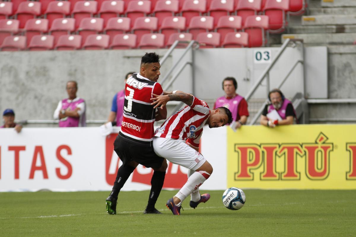 Nutico e Santa Cruz fizeram uma partida de bastante movimentao, em mais um Clssico das Emoes vlido pela Copa do Nordeste 2017