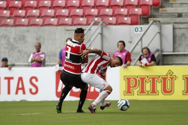 Nutico e Santa Cruz fizeram uma partida de bastante movimentao, em mais um Clssico das Emoes vlido pela Copa do Nordeste 2017