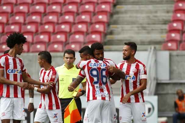 Nutico e Santa Cruz fizeram uma partida de bastante movimentao, em mais um Clssico das Emoes vlido pela Copa do Nordeste 2017