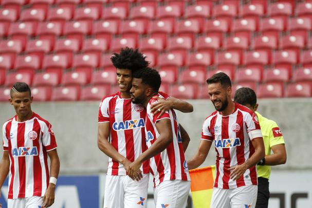 Nutico e Santa Cruz fizeram uma partida de bastante movimentao, em mais um Clssico das Emoes vlido pela Copa do Nordeste 2017