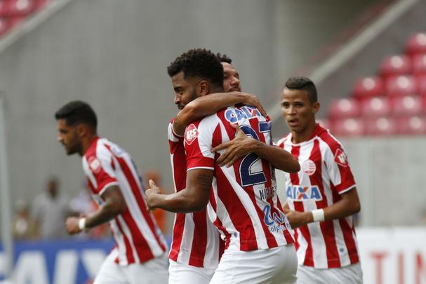 Nutico e Santa Cruz fizeram uma partida de bastante movimentao, em mais um Clssico das Emoes vlido pela Copa do Nordeste 2017