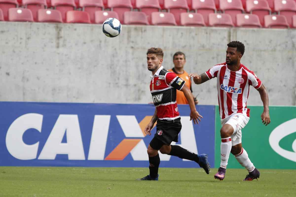 Nutico e Santa Cruz fizeram uma partida de bastante movimentao, em mais um Clssico das Emoes vlido pela Copa do Nordeste 2017