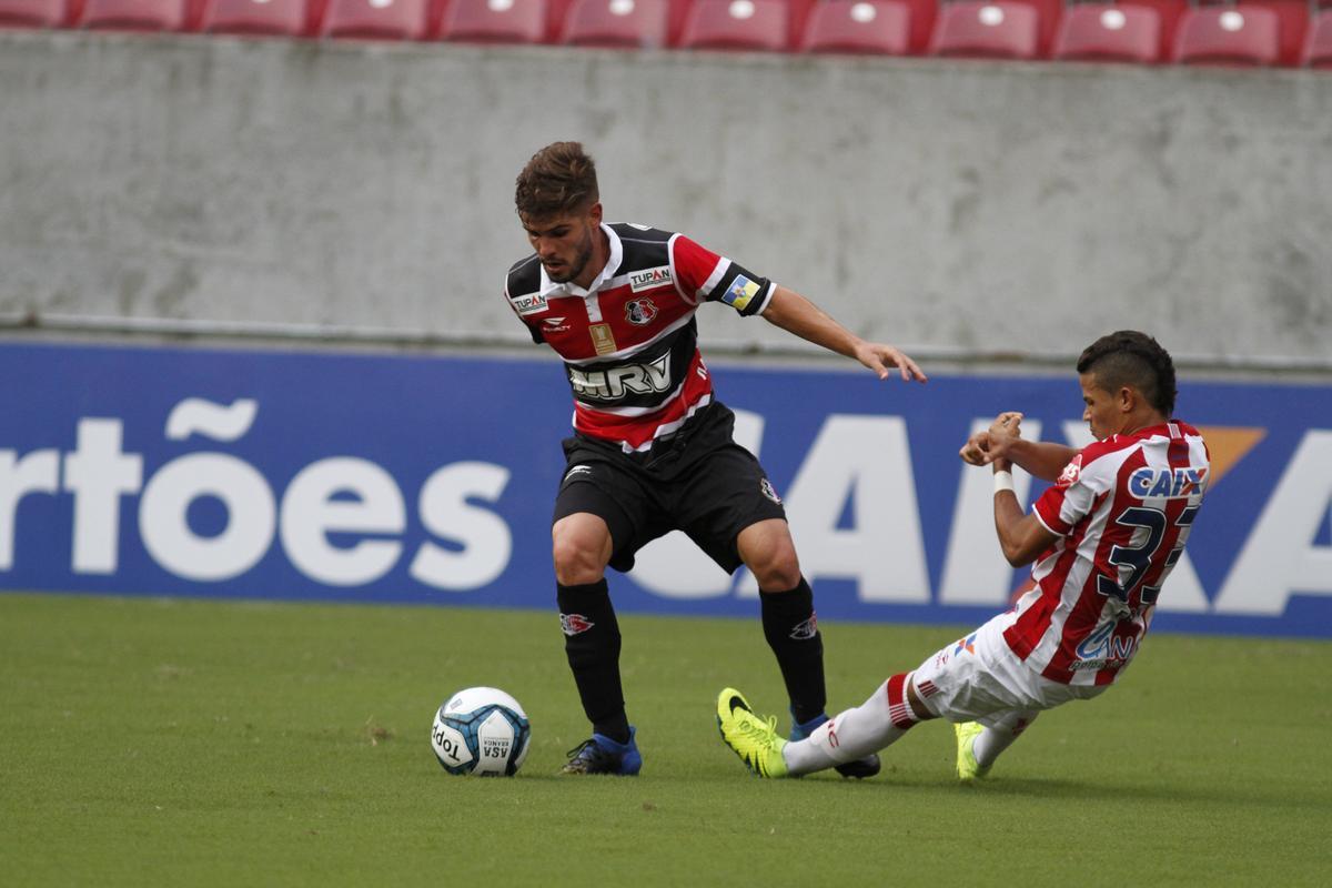 Nutico e Santa Cruz fizeram uma partida de bastante movimentao, em mais um Clssico das Emoes vlido pela Copa do Nordeste 2017