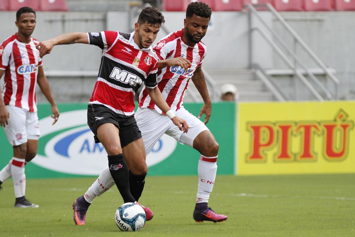 Nutico e Santa Cruz fizeram uma partida de bastante movimentao, em mais um Clssico das Emoes vlido pela Copa do Nordeste 2017