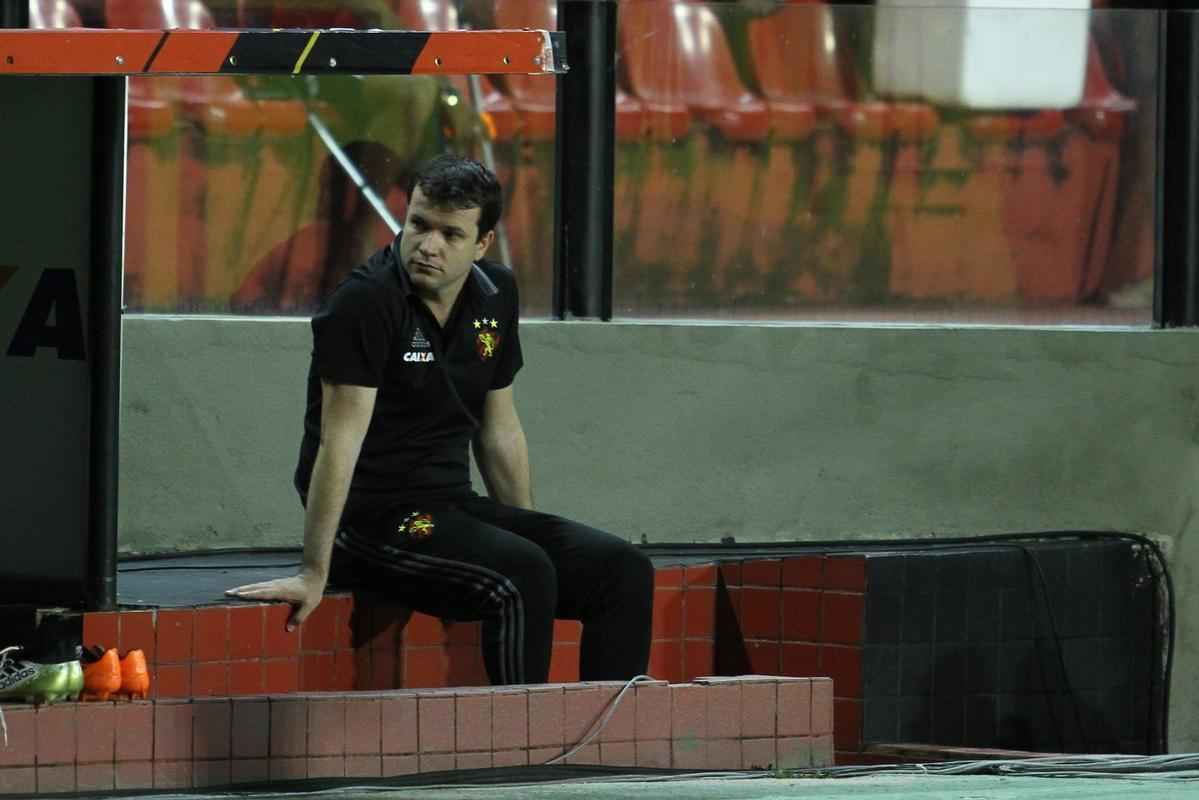 Aps construir a boa vantagem de 3 a 0 no primeiro jogo, Leo voltou a vencer em casa, com gol de Diego Souza e sua partida de despedida antes de se apresentar  seleo brasileira para os jogos contra Uruguai e Paraguai.