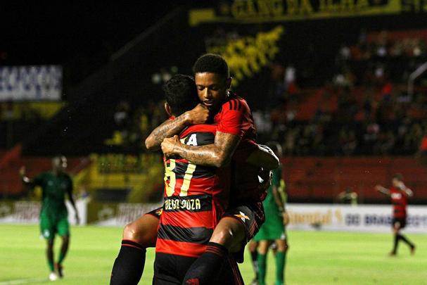 Aps construir a boa vantagem de 3 a 0 no primeiro jogo, Leo voltou a vencer em casa, com gol de Diego Souza e sua partida de despedida antes de se apresentar  seleo brasileira para os jogos contra Uruguai e Paraguai.