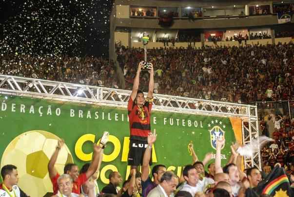 Apesar de ter conquistado a Copa Libertadores da América, em 2011, pelo Santos, Durval considera a Copa do Brasil de 2008, pelo Sport, como o título mais marcante da carreira