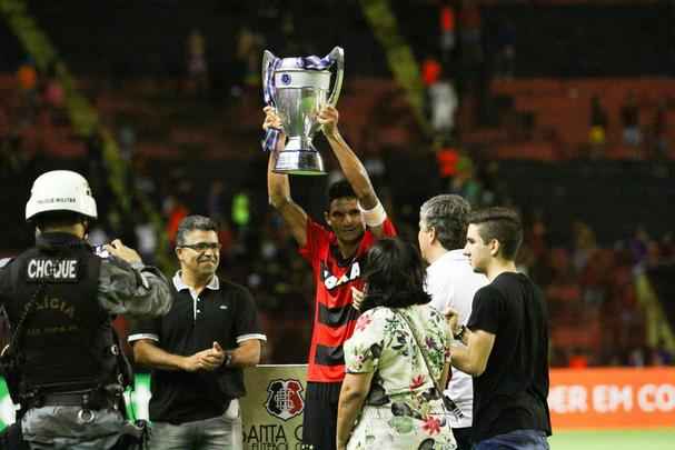 Em 2016, Durval conquistou o título simbólico da Taça Givanildo Oliveira em homenagem ao centenário do clássico com o Santa Cruz