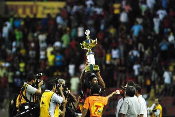 Aos 38 anos, Durval somou títulos consecutivos de 2003 a 2014. Ao todo, são 18. Apenas no Sport, ele conquistou seis Campeonatos Pernambucanos, uma Copa do Brasil e uma Copa do Nordeste