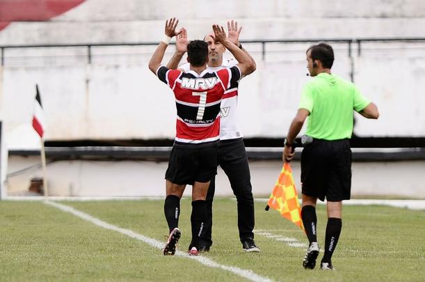 Santa Cruz se impôs desde o começo e fez a estreia de Denis ser 'inesquecível' para o goleiro. Foram três  gols apenas na primeira etapa.
