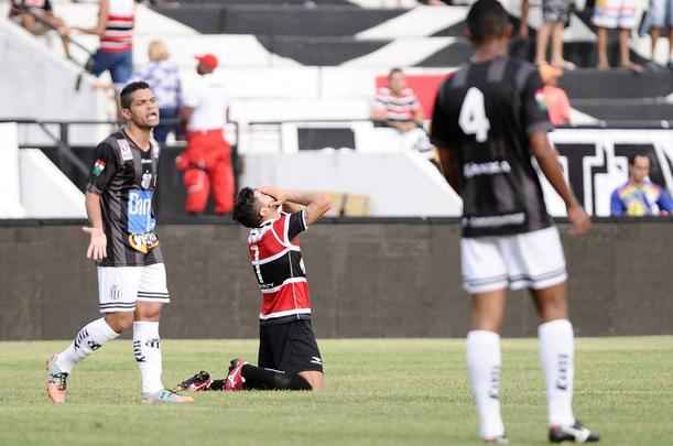 Santa Cruz se impôs desde o começo e fez a estreia de Denis ser 'inesquecível' para o goleiro. Foram três  gols apenas na primeira etapa.