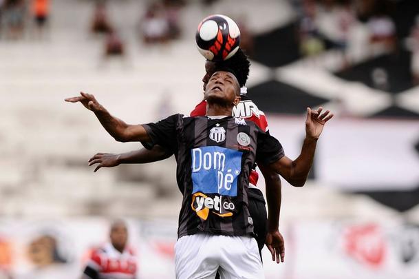 Santa Cruz se impôs desde o começo e fez a estreia de Denis ser 'inesquecível' para o goleiro. Foram três  gols apenas na primeira etapa.