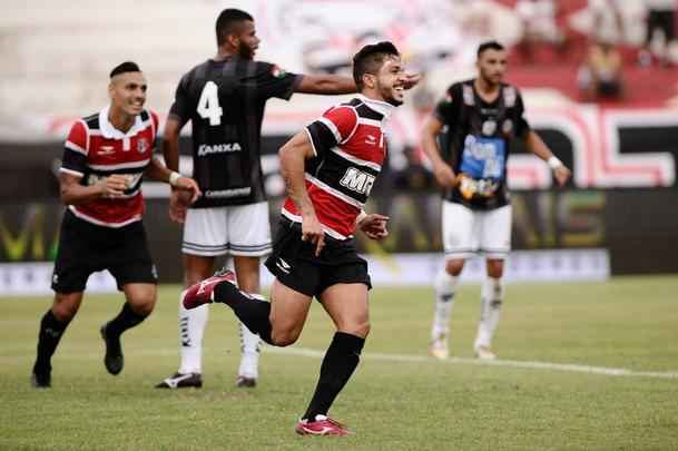Santa Cruz se impôs desde o começo e fez a estreia de Denis ser 'inesquecível' para o goleiro. Foram três  gols apenas na primeira etapa.