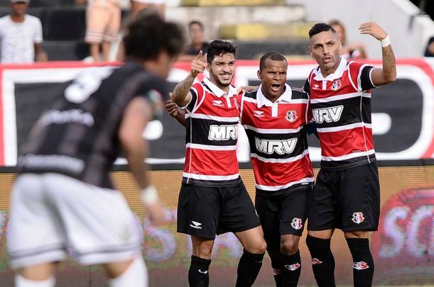 Santa Cruz se impôs desde o começo e fez a estreia de Denis ser 'inesquecível' para o goleiro. Foram três  gols apenas na primeira etapa.