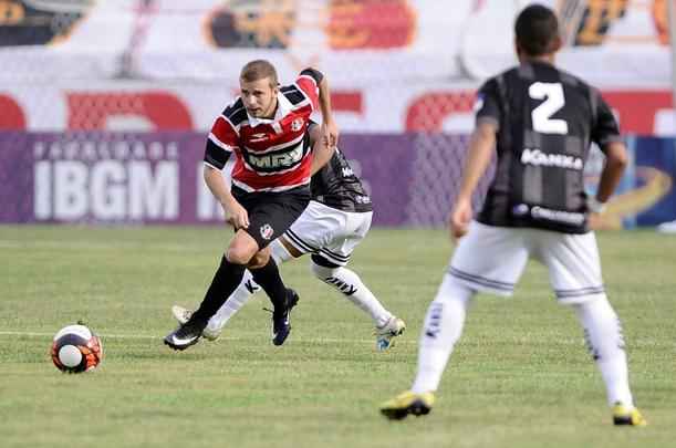Santa Cruz se impôs desde o começo e fez a estreia de Denis ser 'inesquecível' para o goleiro. Foram três  gols apenas na primeira etapa.