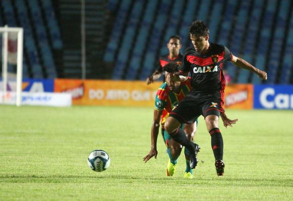 Daniel Barros e Hiltinho marcaram os gols do time maranhense, enquanto Rogério descontou de cabeça para o Leão.