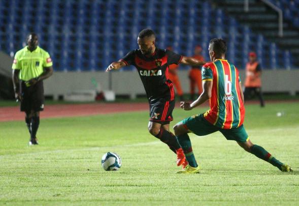 Daniel Barros e Hiltinho marcaram os gols do time maranhense, enquanto Rogério descontou de cabeça para o Leão.