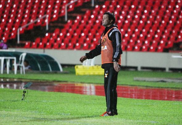 Daniel Barros e Hiltinho marcaram os gols do time maranhense, enquanto Rogério descontou de cabeça para o Leão.