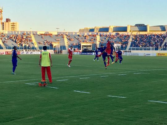 O Sergipe no passava da primeira fase da Copa do Nordeste desde 2003. Sob o comando do tcnico Betinho, conseguiu vitrias sobre Botafogo-PB e Amrica, garantindo a classificao do Grupo E, atrs somente do Vitria. As derrotas na competio, inclusive, vieram frente aos baianos.